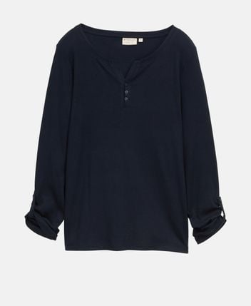 Long-sleeved top