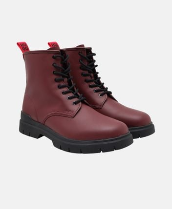 Lace-up ankle boot