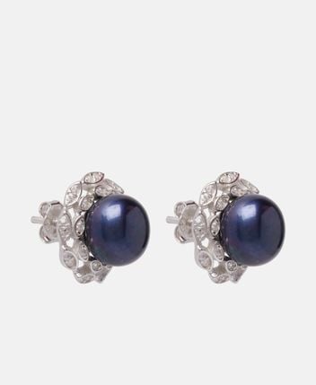 Pearl studs
