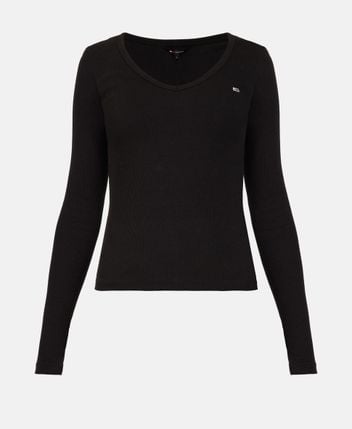 Long-sleeved top