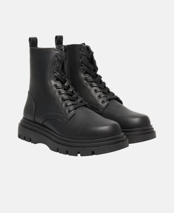 Lace-up ankle boot
