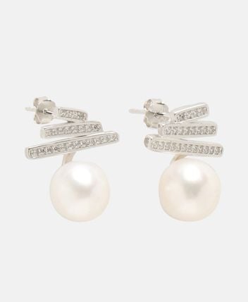 Pearl studs