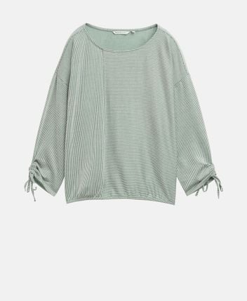 Long-sleeved top