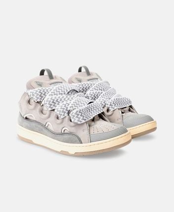 Sneakers Curb