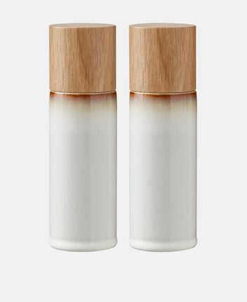 Salt and pepper mill set