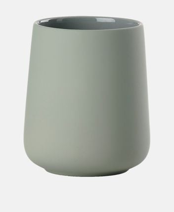 Toothbrush holder