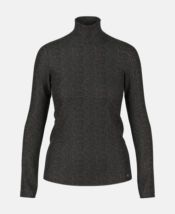 Long-sleeved top