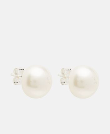 Pearl studs