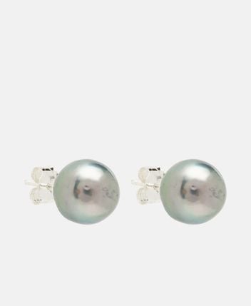 Pearl studs