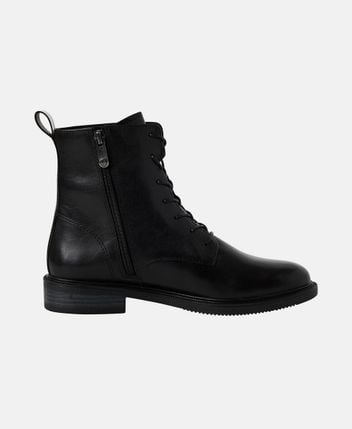 Lace-up boots