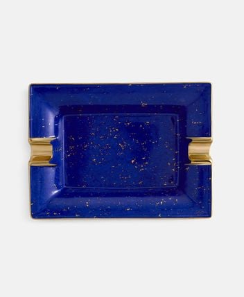 Ash tray