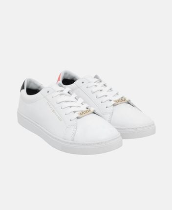 Sneakers essential