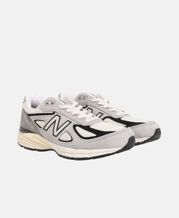 Running shoes 990v4