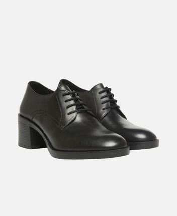 Lace-up shoes