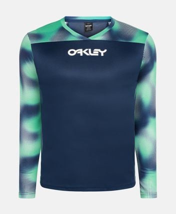 Long-sleeved top