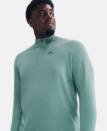 Long-sleeved top