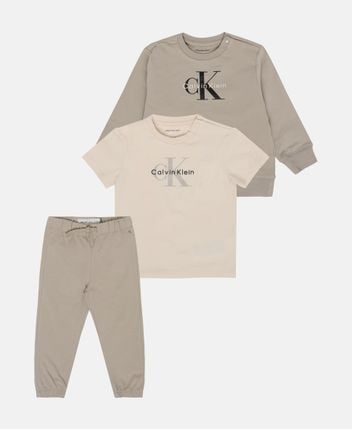 Sweatshirt, pants & t-shirt set