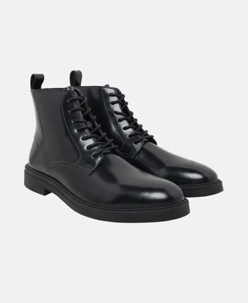 Lace-up ankle boot