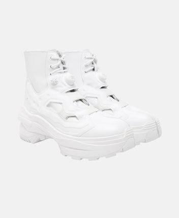 Lace-up ankle boot