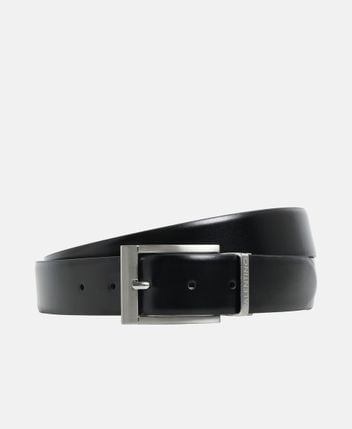 Leather belt set.