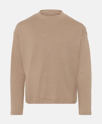 Long-sleeved top