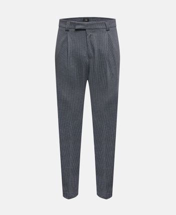 Trousers with waist pleats