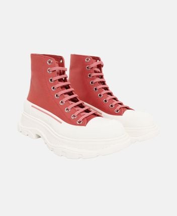 Lace-up boots