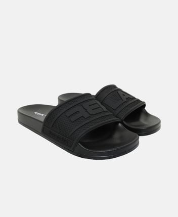 Pool shoes Up Total
