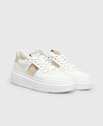 Sneakers Turn