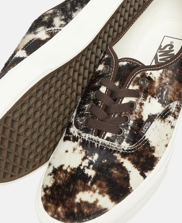 Vans 오센틱 포니 헤어 카우 프린트 스니커즈