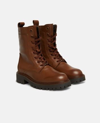 Lace-up boots