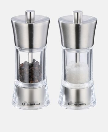 Salt and pepper mill set
