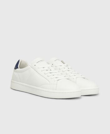 Sneakers Bond Break