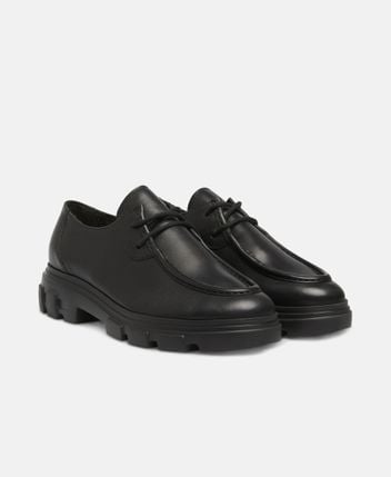 Lace-up shoes