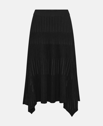 Asymmetric skirt