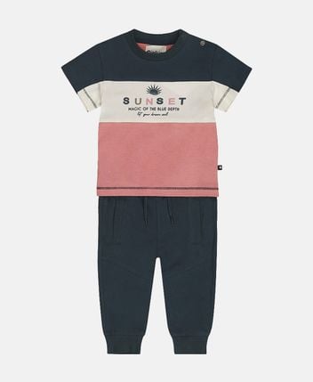 T-shirt & sweatpants set