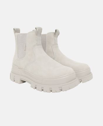 Chelsea boots