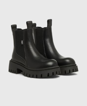 Chelsea boots