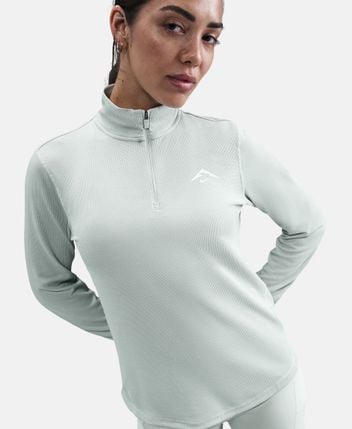 Long-sleeved top