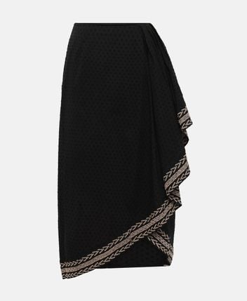 Asymmetric skirt