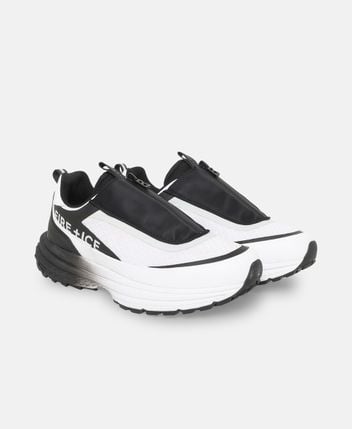 Sports shoes