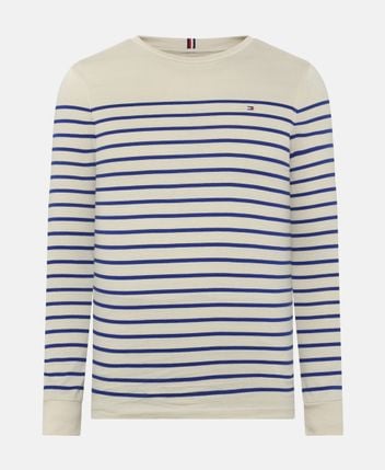 Long-sleeved top