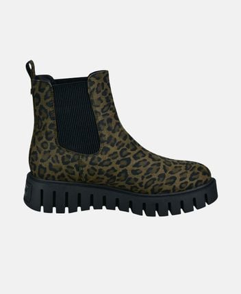 Chelsea boots