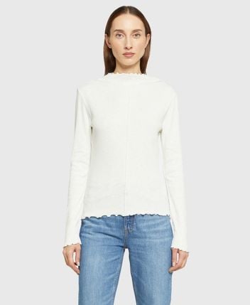 Long-sleeved top