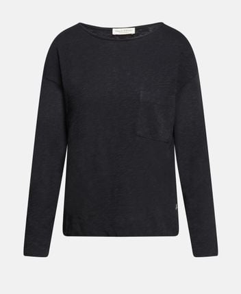 Long-sleeved top