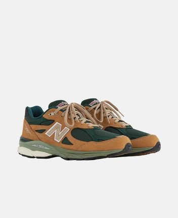 Sneakers Made in USA 990v3