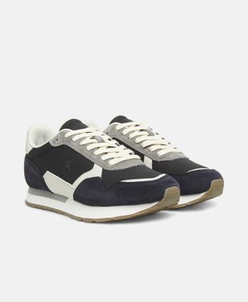 Sneakers Vector Device