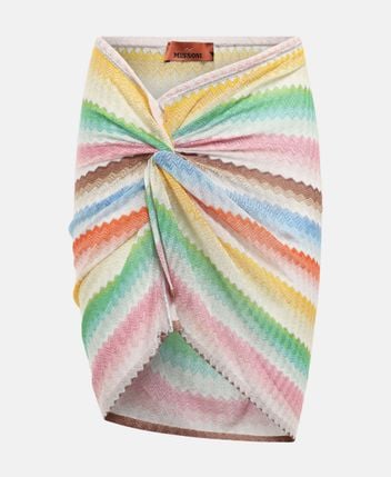 Asymmetric skirt