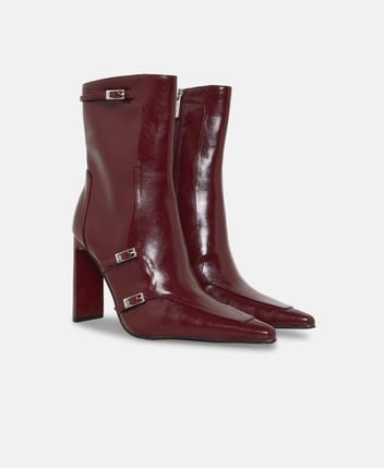Ankle boots Fastened