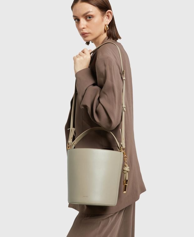 LANVIN 스마일 가죽 버킷백